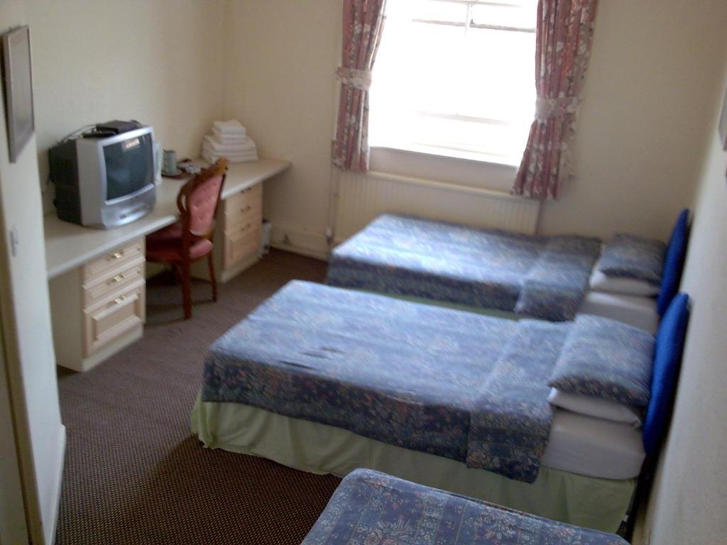 The Commercial Hotel Manchester Room photo